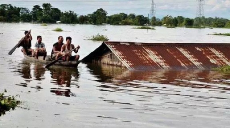 असम में बाढ़ का कहर, अब तक बारिश-भूस्खलन में 14 लोगों की मौत, लाखों अब भी फंसे