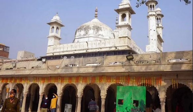 'Another Shivlinga exists in Gyanvapi mosque', claims former Mahant of Kashi Vishwanath temple