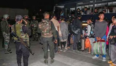 मणिपुर में फिर भड़क उठी हिंसा, कर्फ्यू लागू, बुलाई गई सेना
