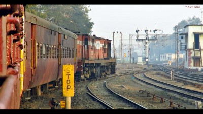 भोपाल रेल मंडल से परमिट देरी से मिलने पर घंटों खड़ी रही 15 ट्रेनें