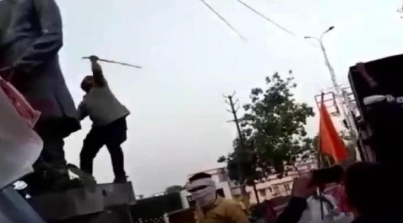 Youths hurled hammers and sticks at Nehru's statue, police swung into action as soon as the video went viral