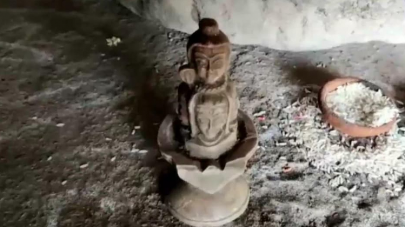 Rare 'Panchmukhi Shivling' found in pond excavation in Maharashtra, Yamdev's statue was found 1 week ago