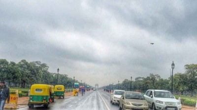 Temperature falls in Delhi NCR due to rainfall