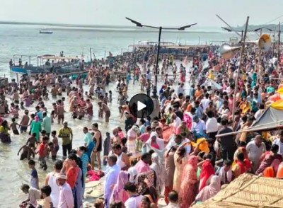 People thronged to bathe in the Ganga in Amroha, chants of Har-Har-Ganga