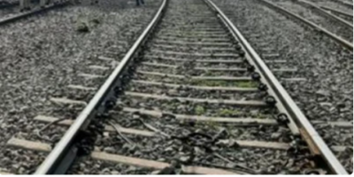 रेलवे क्रासिंग पार कर रहा था परिवार, हुआ मौत का शिकार