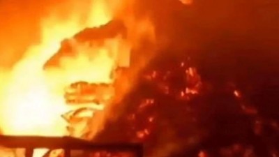 पेट्रोल-डीजल के गोदाम में लगी खतरनाक आग, मचा हड़कंप