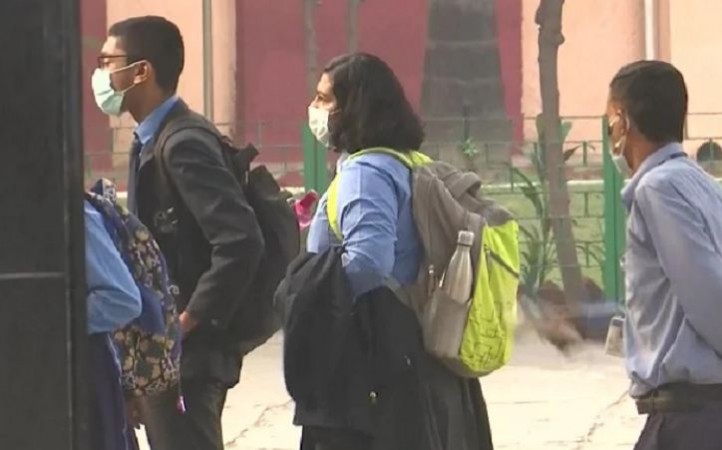 ओमिक्रॉन खतरे के कारण  कर्नाटक में स्कूलों के  बंद होने की संभावना है