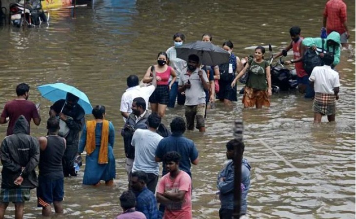 बारिश से चेन्नई बेहाल, आज भी भारी वर्षा का अनुमान.. तमिलनाडु में NDRF की 11 टीमें तैनात