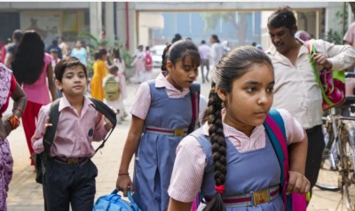 फुल-स्लीव्स और शर्ट-पैंट पहनकर स्कूल आएं बच्चे, UP सरकार का नया आदेश