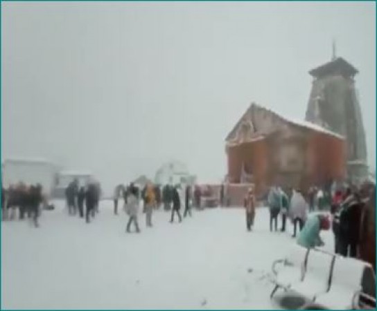 VIDEO: सामने आया केदारनाथ में हुई बर्फबारी का मनोहर दृश्य