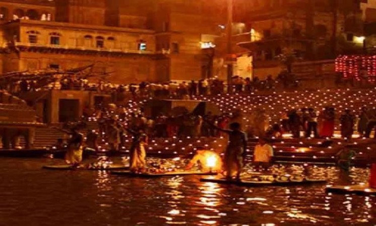 देशभर में आज मनाई जा रही देव दिवाली, वाराणसी में अमर शहीदों की याद में जलेंगे दीप