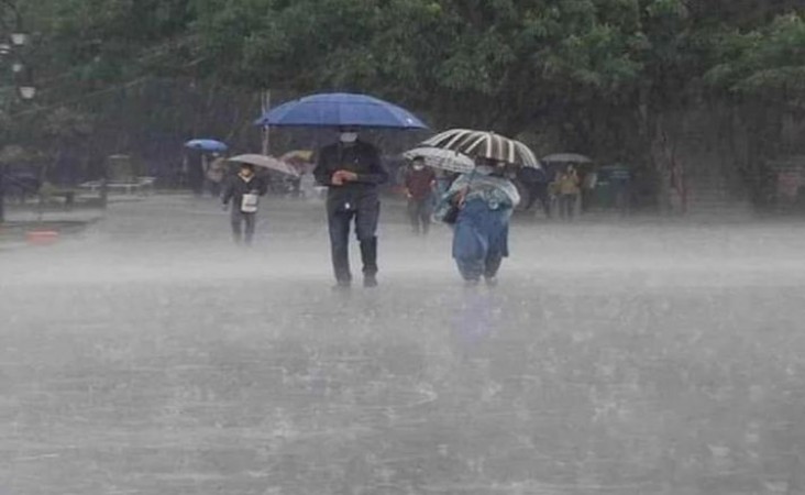 Rain and snowfall in the state, people in bad conditions