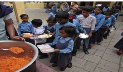मिड डे मिल खाने से बीमार पड़े 25 बच्चे, सरकारी स्कूल की बड़ी लापरवाही
