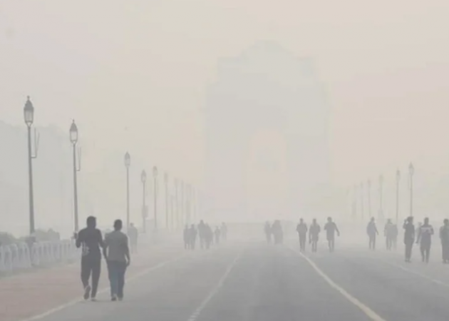 लगातार चौथे दिन दिल्ली की हवा में बढ़ा प्रदूषण