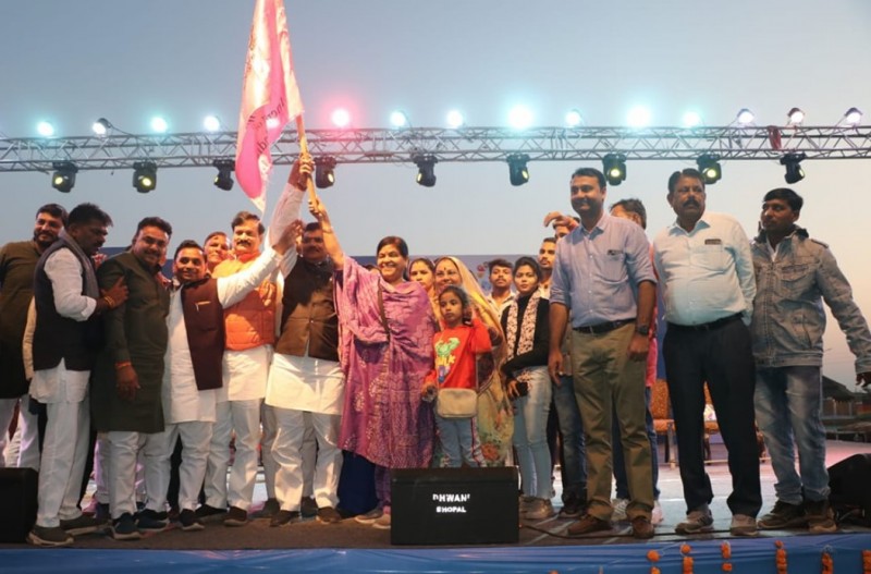 मंत्री उषा ठाकुर ने सातवें जल महोत्सव का शुभारंभ किया, श्रीकृष्ण लीला पर आधारित सांस्कृतिक आयोजन हुए