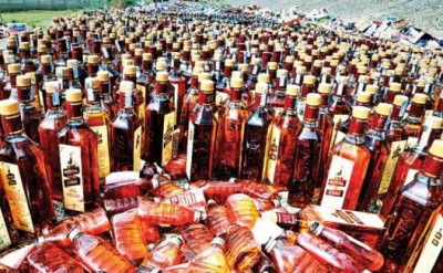 बिहार चुनाव में बांटने के लिए ट्रक भरकर ले जाई जा रही थी शराब, तस्कर गिरफ्तार