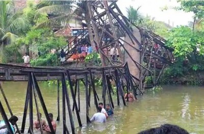 Assam bridge collapsed, 30 children fall in the river