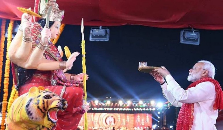 Video: PM Modi bows at 'Maa Durga' feet, greeted citizens on 'Navratri'