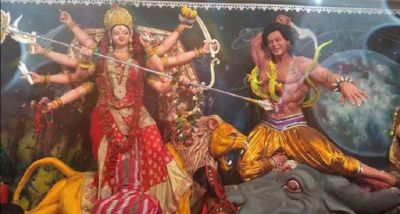 नवरात्री में दिखा अद्भुत नज़ारा, इमरान खान को बनाया गया राक्षस, माँ दुर्गा कर रहीं वध
