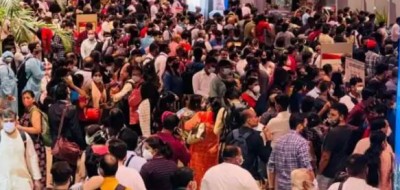 VIDEO: यात्रियों से खचाखच भरा मुंबई एयरपोर्ट, भीड़-भाड़ में छूटी लोगों की फ्लाइट