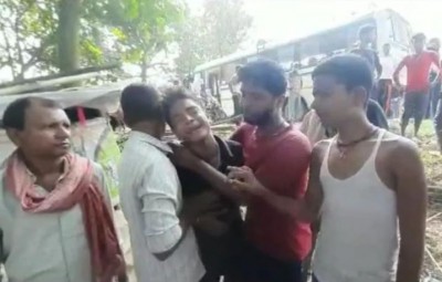 Bus crushes a book seller to death in Bihar