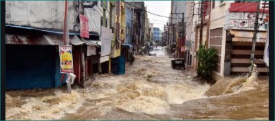 भारी बारिश से जलमग्न हुईं तेलंगाना की सड़कें, सरकार ने दी 2 दिनों की छुट्टी