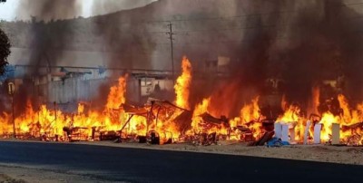 महाराष्ट्र: फर्नीचर मार्केट में लगी आग, चपेट में 50 से ज्यादा गोदाम