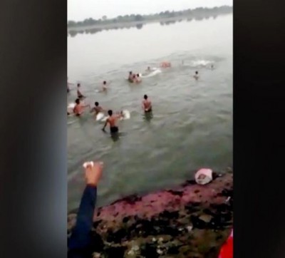 Major Accident: Devotees suddenly drowned in river while immersing idol