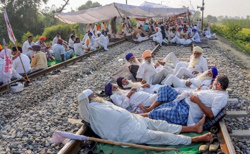'Rail Roko Andolan' has biggest impact in UP, farmers stop trains in Muzaffarnagar and Ghaziabad