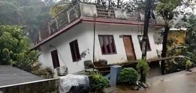 VIDEO: केरल में तबाही का मंजर, देखते ही देखते बह गया घर