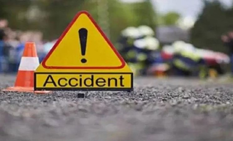Haryana: Speeding truck rammed into a parked car killing 8 | NewsTrack English 1