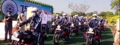 जवानों की शहादत को सम्मान देने के लिए भारत माता के नारों के साथ निकली बाइक रैली