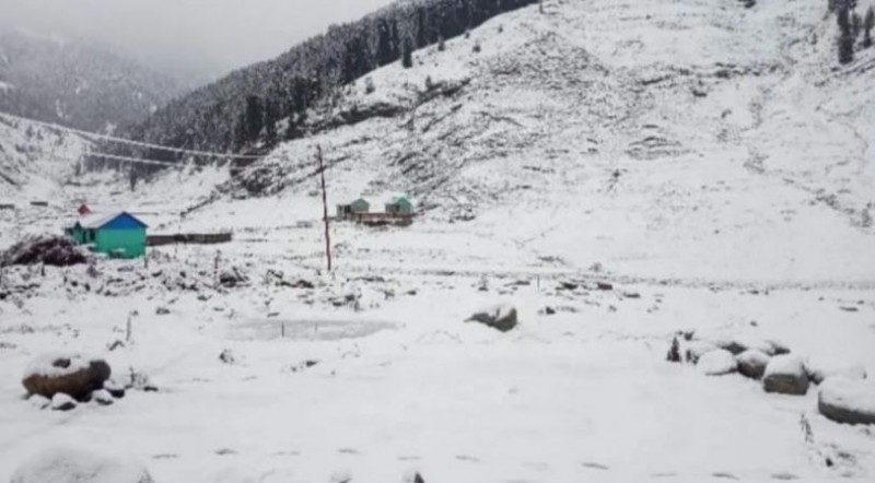 Heavy rains and snowfall wreak havoc in J&K after Uttarakhand, 5 died