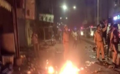 दिवाली पर वडोदरा में दो गुटों के बीच मचा बवाल, पुलिस के सामने फेंके गए पेट्रोल बम
