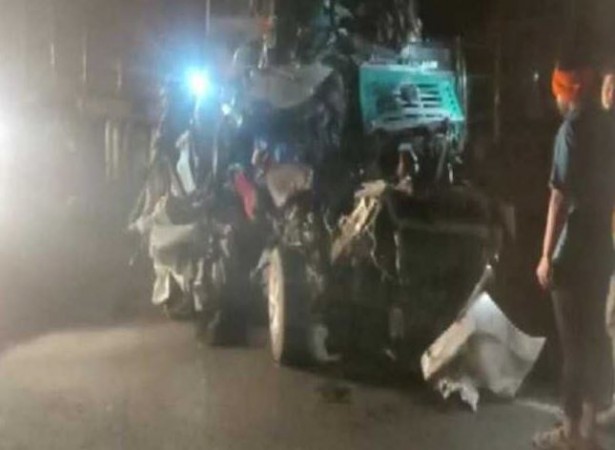 Traumatic accident on Mumbai-Agra highway, 8-10 vehicles collided