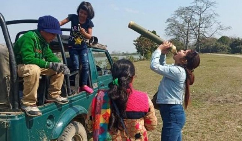 महज 20 रुपए में 'बांस की बोतल' दे रहे चन्दन, प्लास्टिक से प्रदूषण के खिलाफ छेड़ी जंग