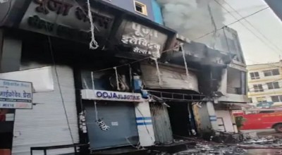 Indore: Fire broke out in electronic shop, items worth crores burnt to ashes