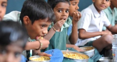 आंगनबाड़ी के मिड-डे मील में बच्चों को दिया छिपकली वाला खाना, 12 की हालत गंभीर
