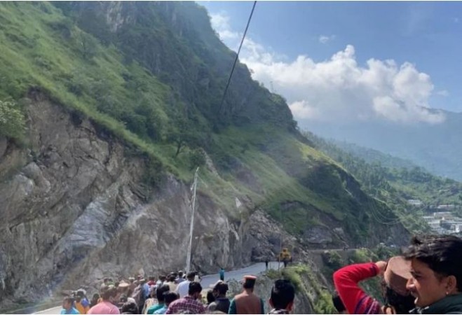 Video: हिमाचल प्रदेश के किन्नौर में फिर भूस्खलन, चंद्रभागा नदी के पास पहाड़ टूटा