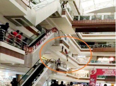 Woman jumps off the third floor of the mall in Indore, husband died two days ago