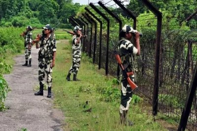 BSF arrested a Bangladeshi woman trying to cross border in West Bengal