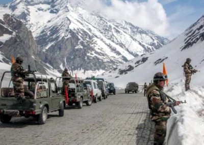 Situation like the war at  LAC! India and China deploys modern tanks and weapons on the border