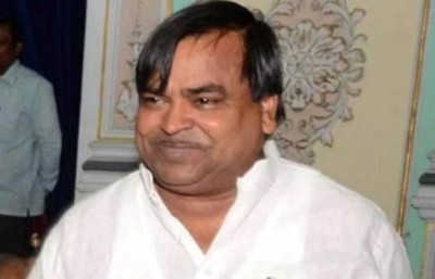 First accused former minister Gayatri Prajapati of rape, now victim says- 'he's like my father'