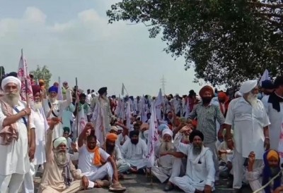 Farmers blocked route in protest against agriculture ordinances