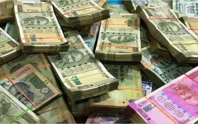 बिहार: 2 स्कूली छात्रों के अकाउंट में आ गए 960 करोड़ रुपए, बैंक में लगी लोगों की भीड़