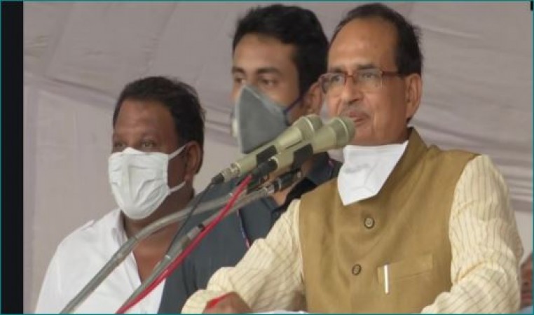 CM Shivraj calls himself temporary, says 'will get permanent if you vote'