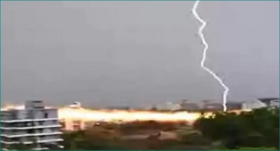 कोल्हापुर वीडियो: बिजली गिरने का दृश्य कैमरे में कैद, हुआ जबरदस्त धमाका