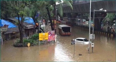 Rain again lashed Mumbai, roads turn out to be a river