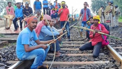 170 trains cancelled in 3 days, loss of Rs 100 crore