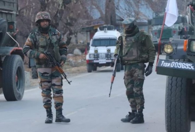 जम्मू कश्मीर: सेना ने दो और आतंकियों को किया ढेर, 2 AK-47 और 4 हैंड ग्रेनेड बरामद